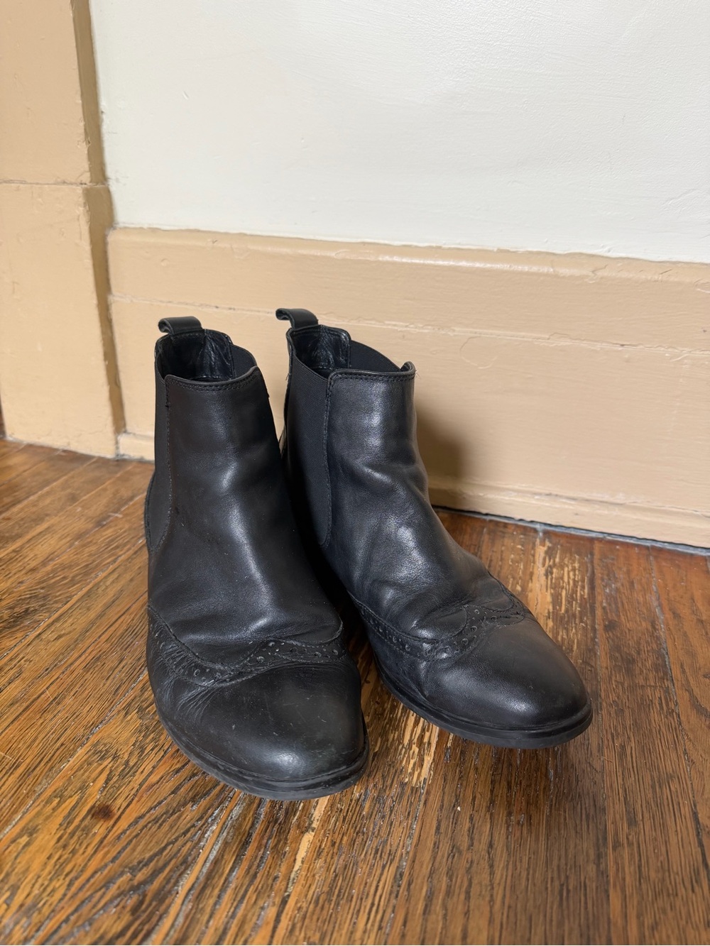 Women’s Black Leather Chelsea Boots